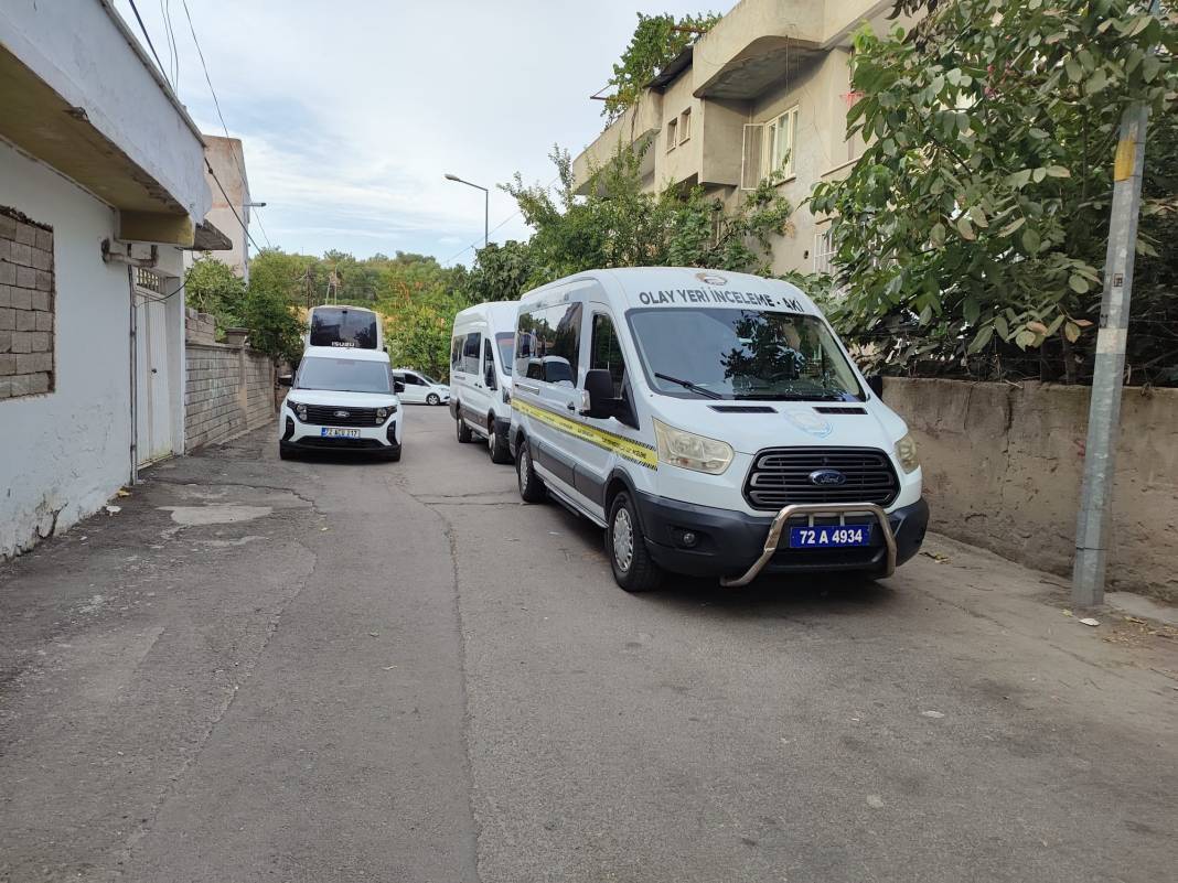 Annesini öldürdü, çöpün yanına koydu! 2